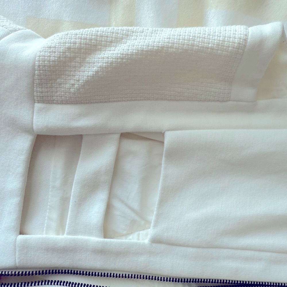 BCBG Max Azria Cut out. Back Sleeveless White Top - Picture 5 of 10